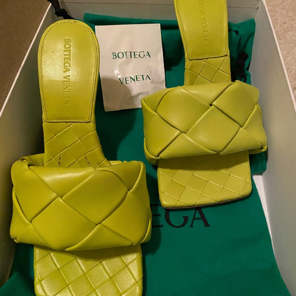 Bottega Venata brand new lido sandal 36